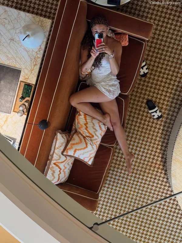 Storm Reid photo 8 of 884