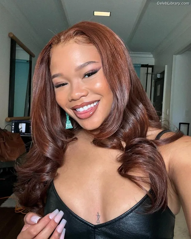 Storm Reid photo 10 of 884