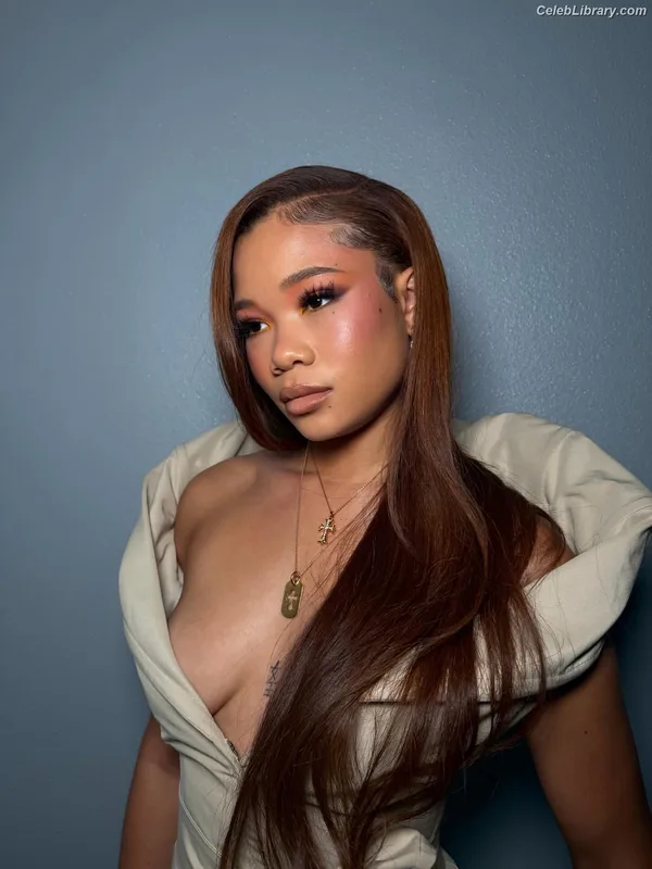 Storm Reid photo 1 of 884