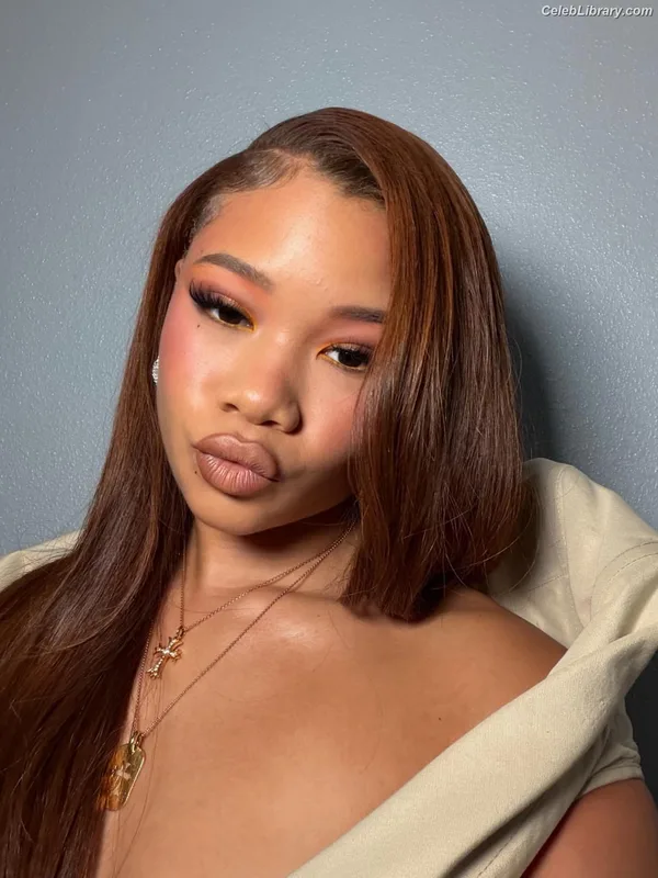 Storm Reid photo 5 of 884