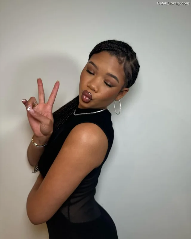 Storm Reid photo 20 of 884