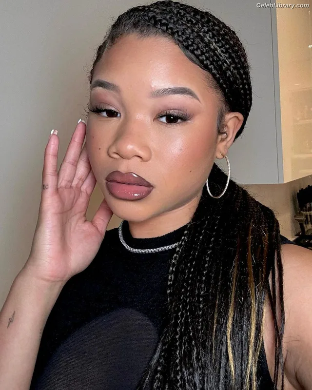 Storm Reid photo 10 of 884