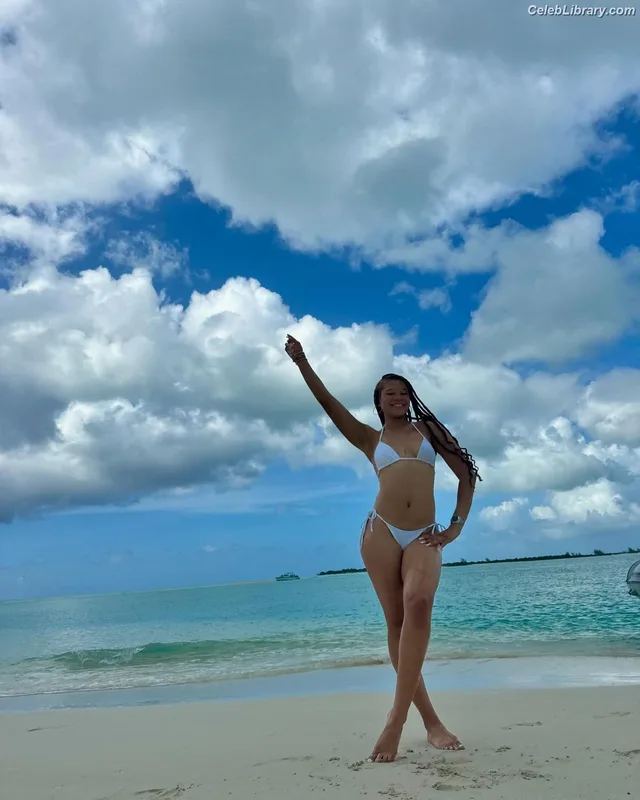 Storm Reid photo 8 of 884