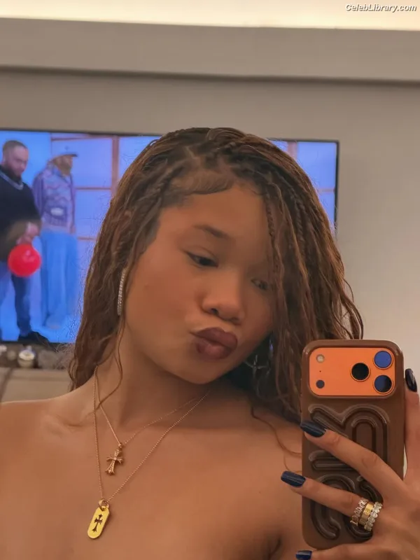 Storm Reid photo 1 of 884