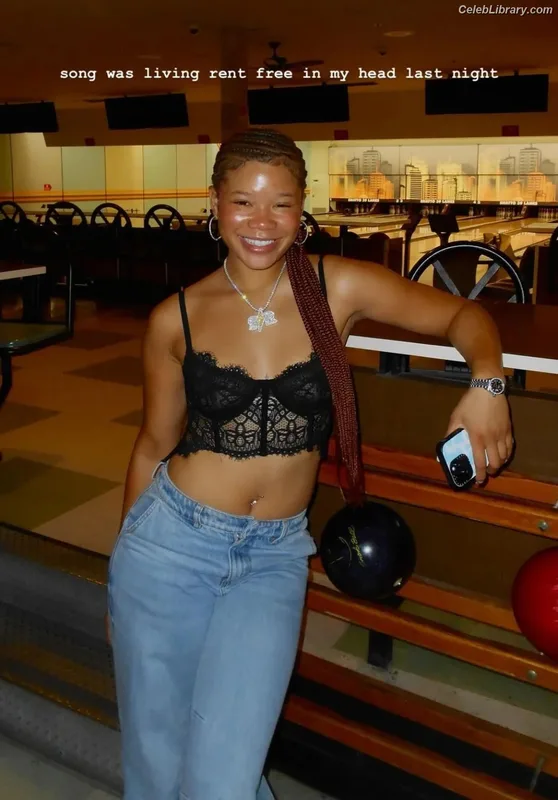 Storm Reid photo 2 of 884