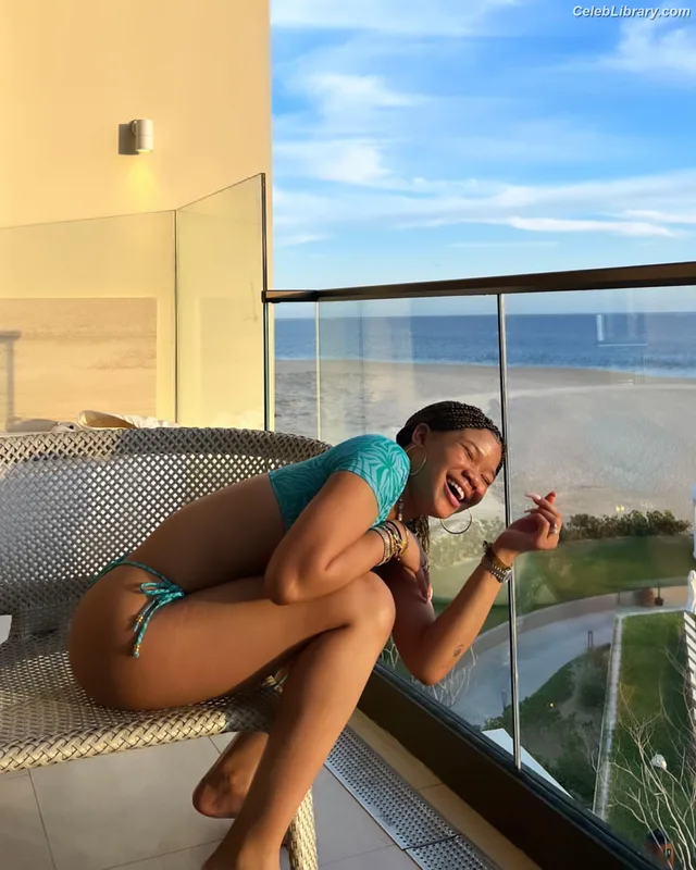 Storm Reid photo 14 of 884