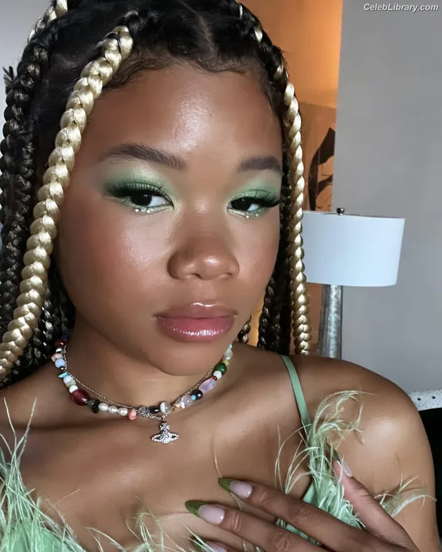 Storm Reid photo 7 of 884