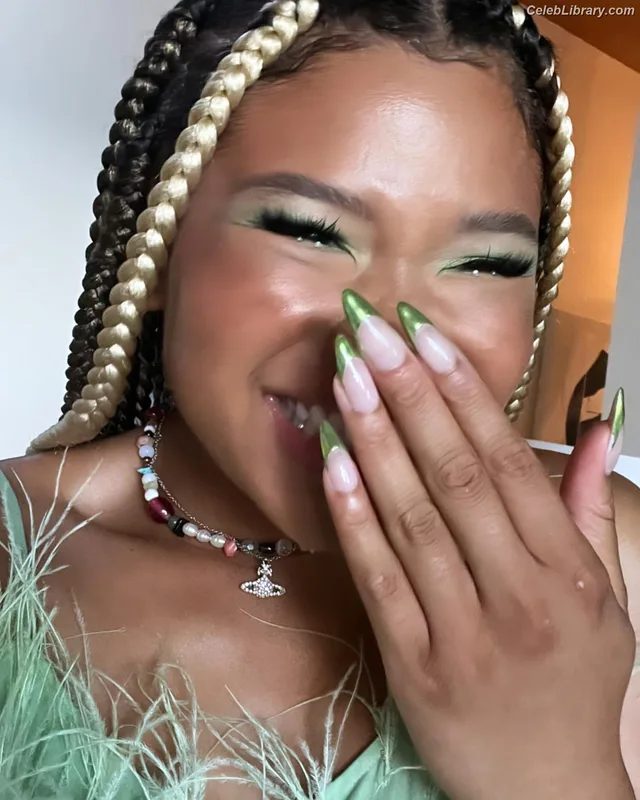 Storm Reid photo 10 of 884