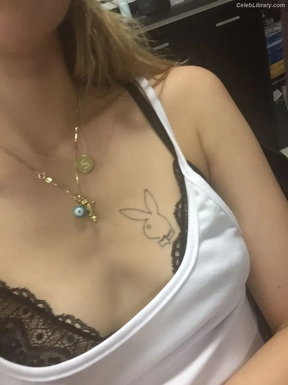 Suki Waterhouse photo 19 of 229