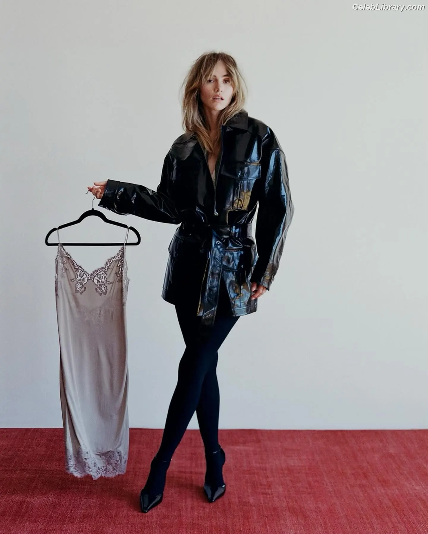 Suki Waterhouse photo 12 of 229