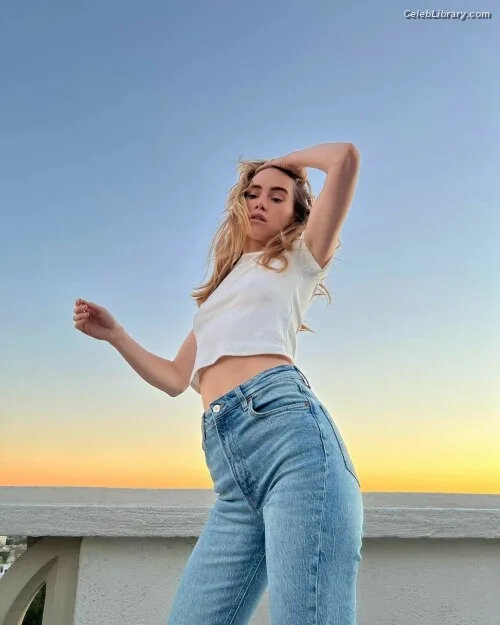 Suki Waterhouse photo 17 of 230