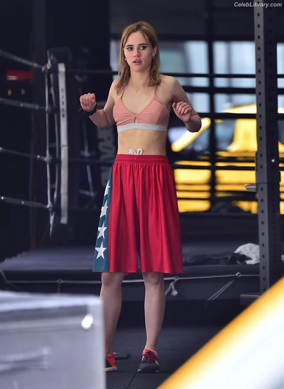 Suki Waterhouse photo 16 of 230