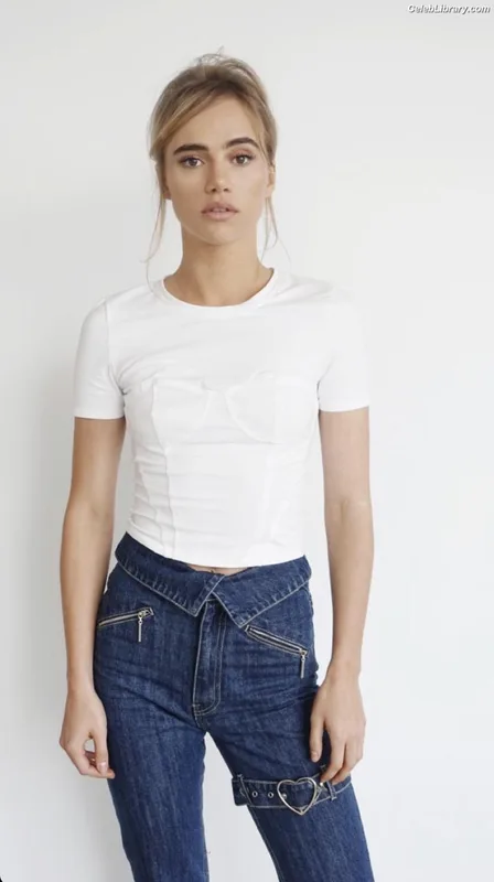 Suki Waterhouse photo 24 of 230