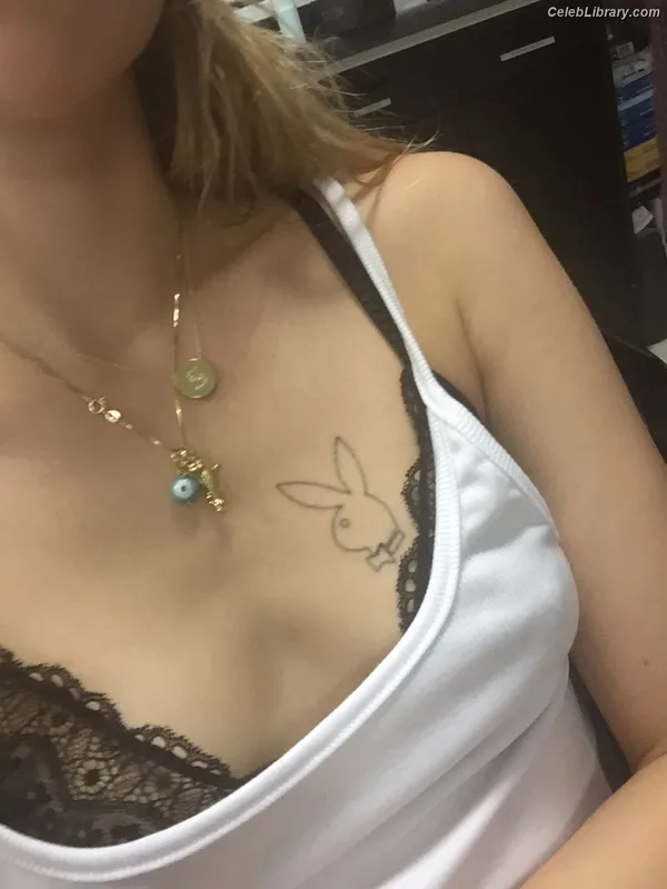 Suki Waterhouse photo 19 of 230