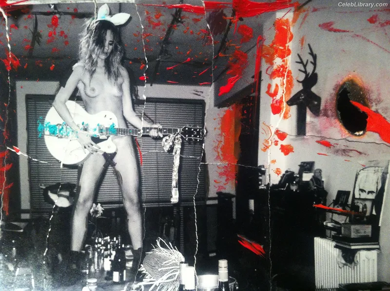 Suki Waterhouse photo 5 of 230