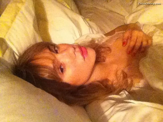 Suki Waterhouse photo 10 of 230