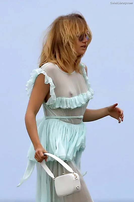 Suki Waterhouse photo 20 of 230