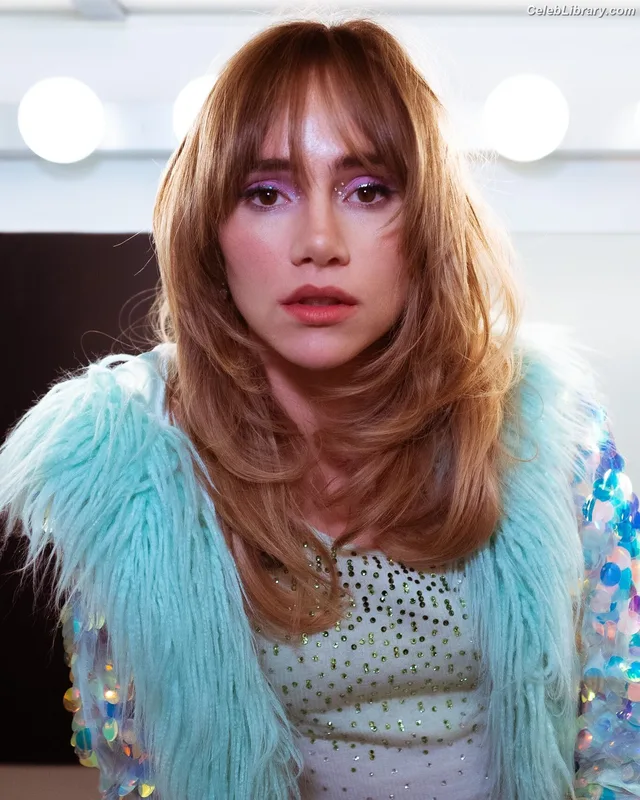 Suki Waterhouse photo 5 of 230