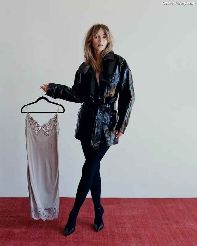 Suki Waterhouse photo 12 of 230