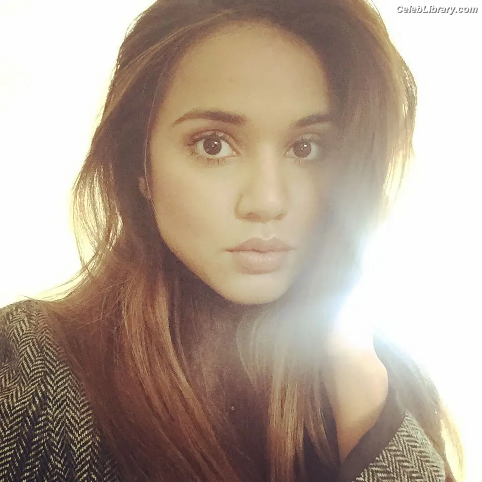 Summer Bishil photo 1 of 152