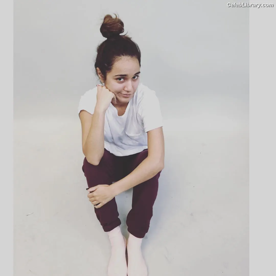 Summer Bishil photo 13 of 152