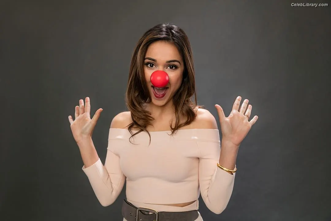 Summer Bishil photo 11 of 152