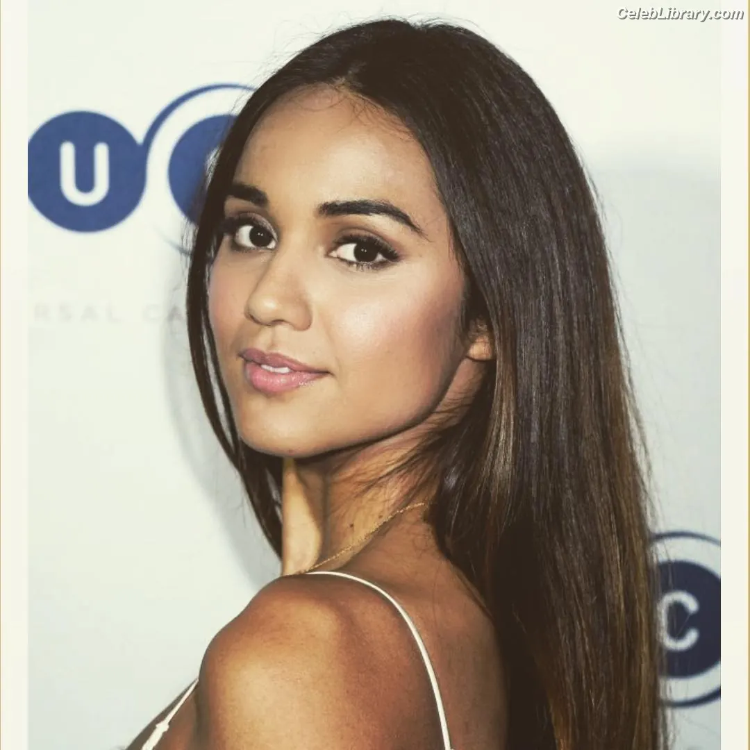 Summer Bishil photo 23 of 152