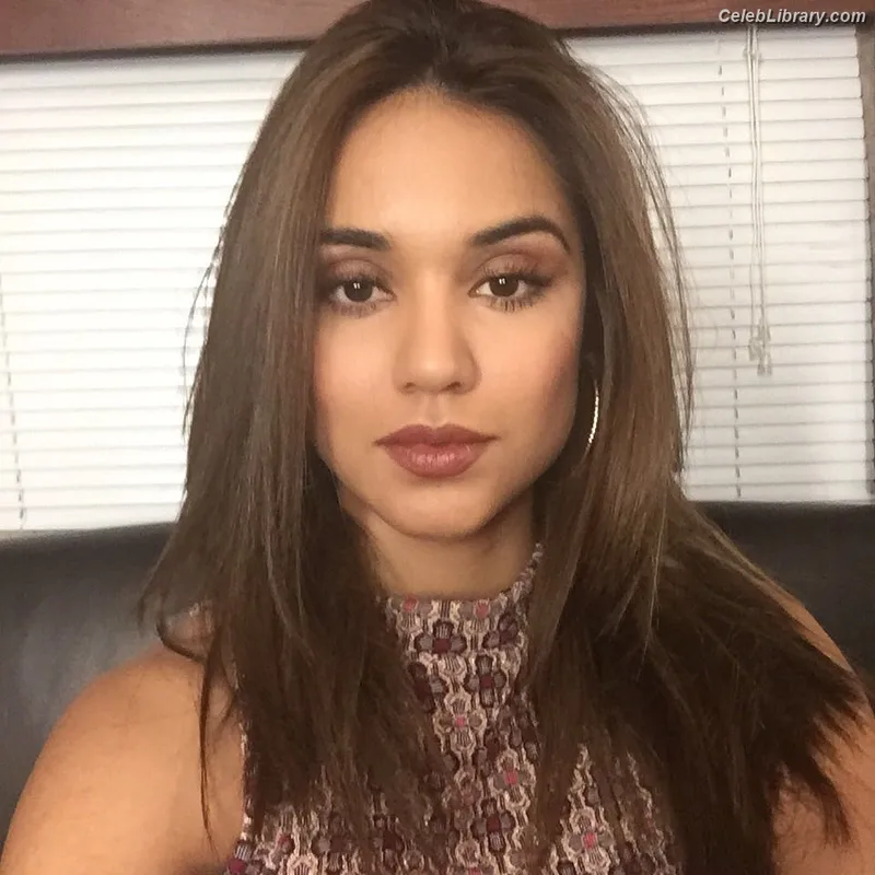 Summer Bishil photo 5 of 153