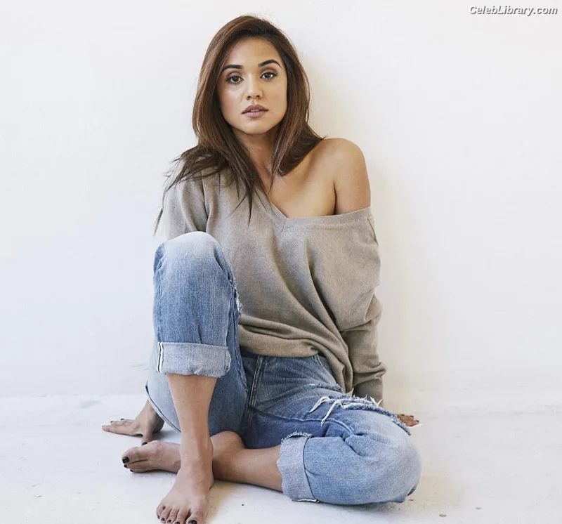 Summer Bishil photo 7 of 153