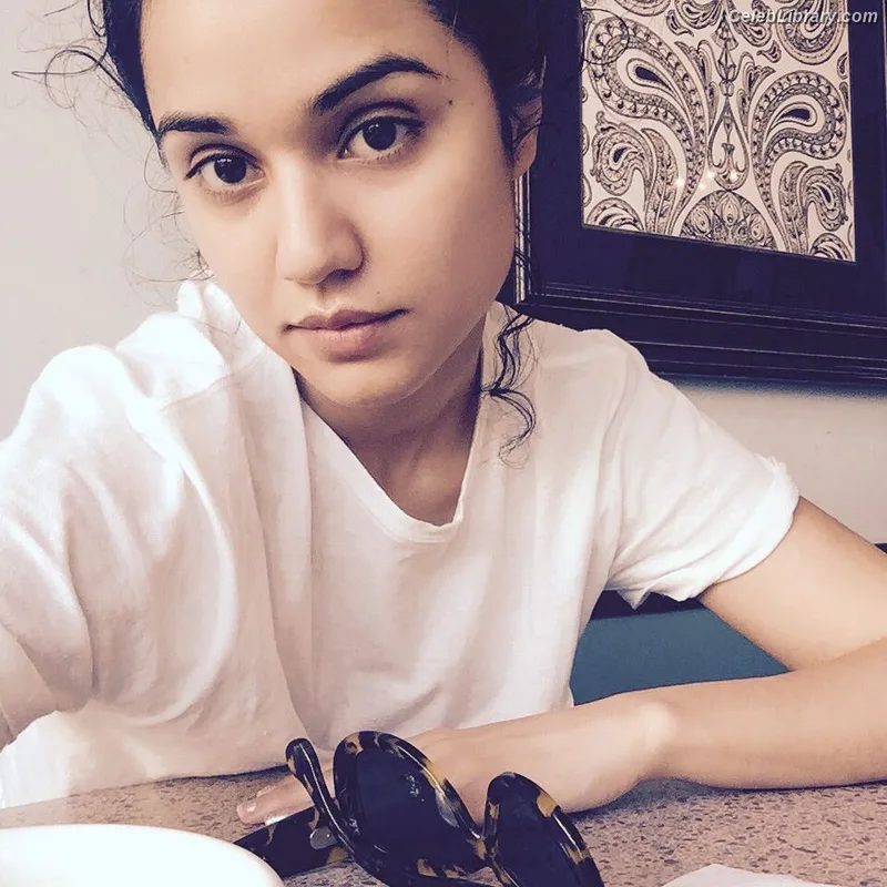Summer Bishil photo 9 of 153