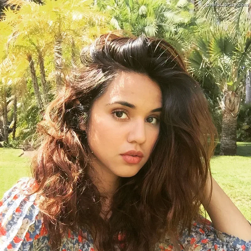 Summer Bishil photo 14 of 153