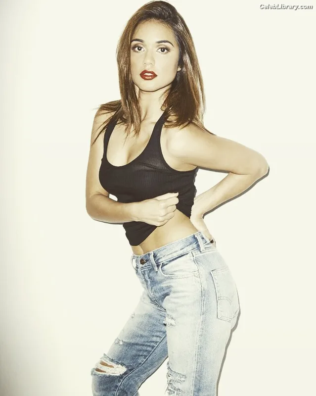 Summer Bishil photo 17 of 153