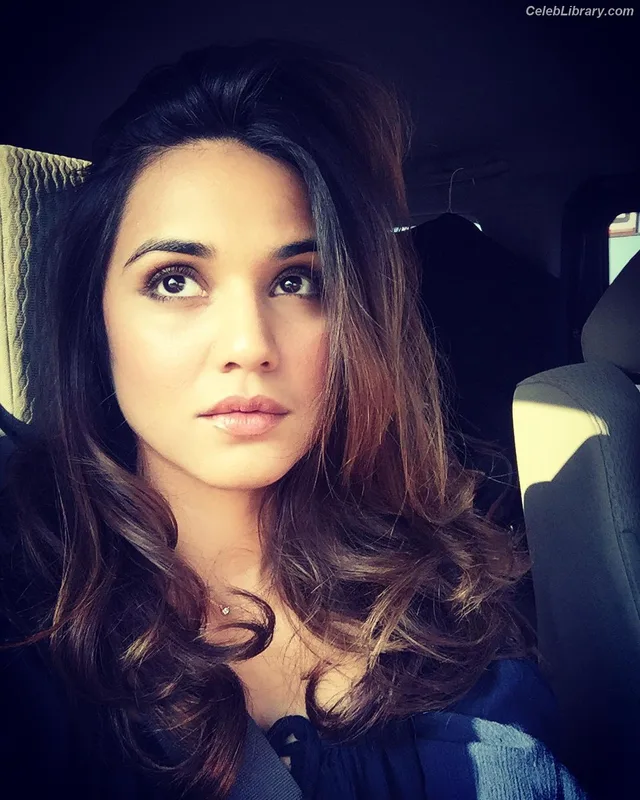 Summer Bishil photo 21 of 153