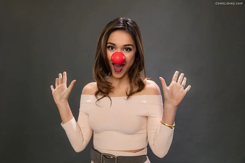 Summer Bishil photo 23 of 153