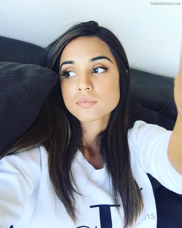Summer Bishil photo 5 of 153