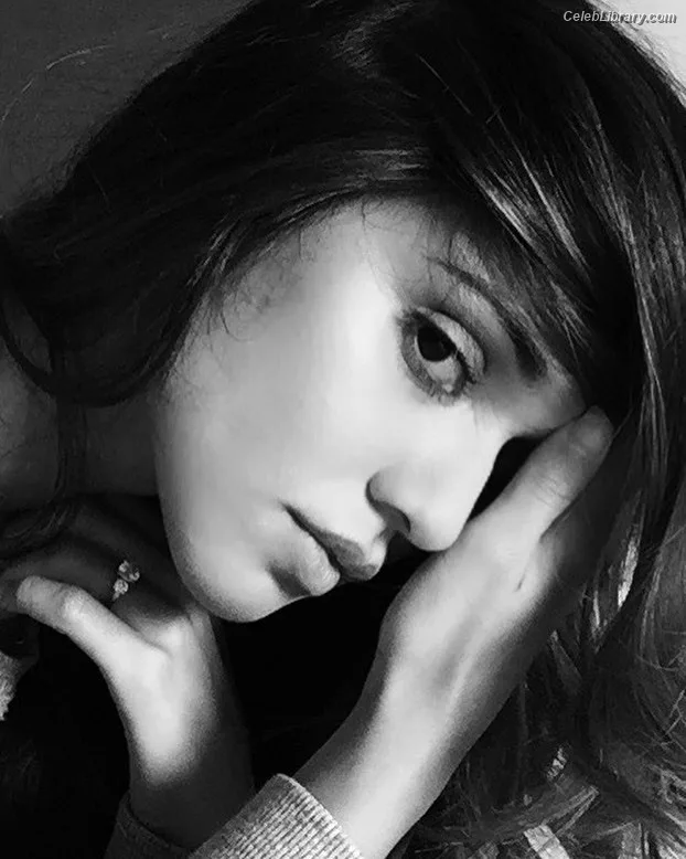 Summer Bishil photo 6 of 153
