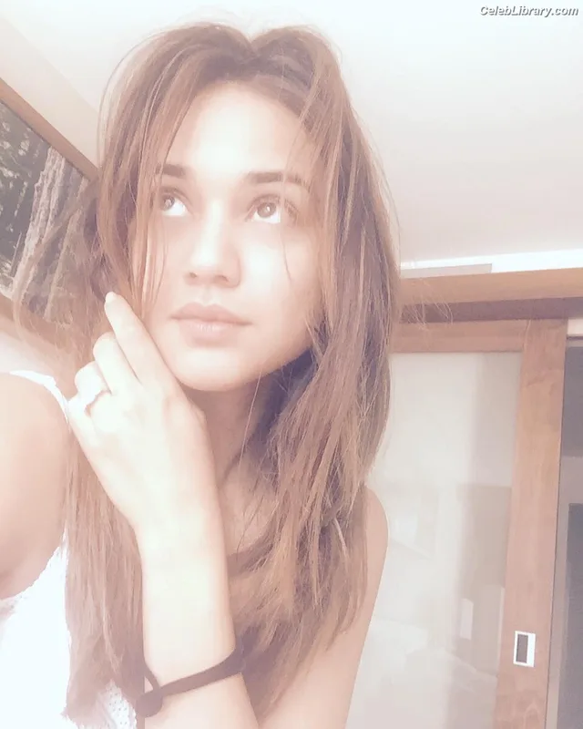 Summer Bishil photo 15 of 153