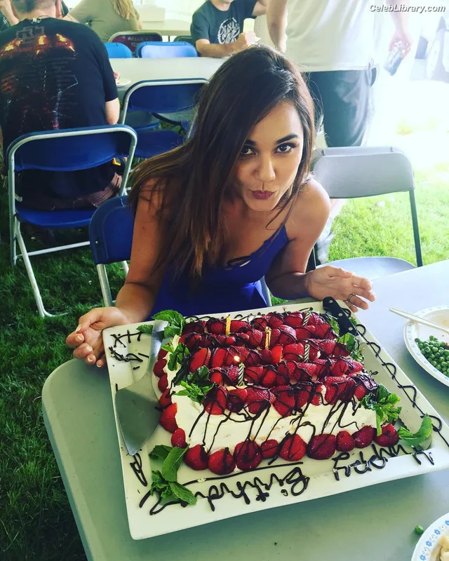 Summer Bishil photo 19 of 153