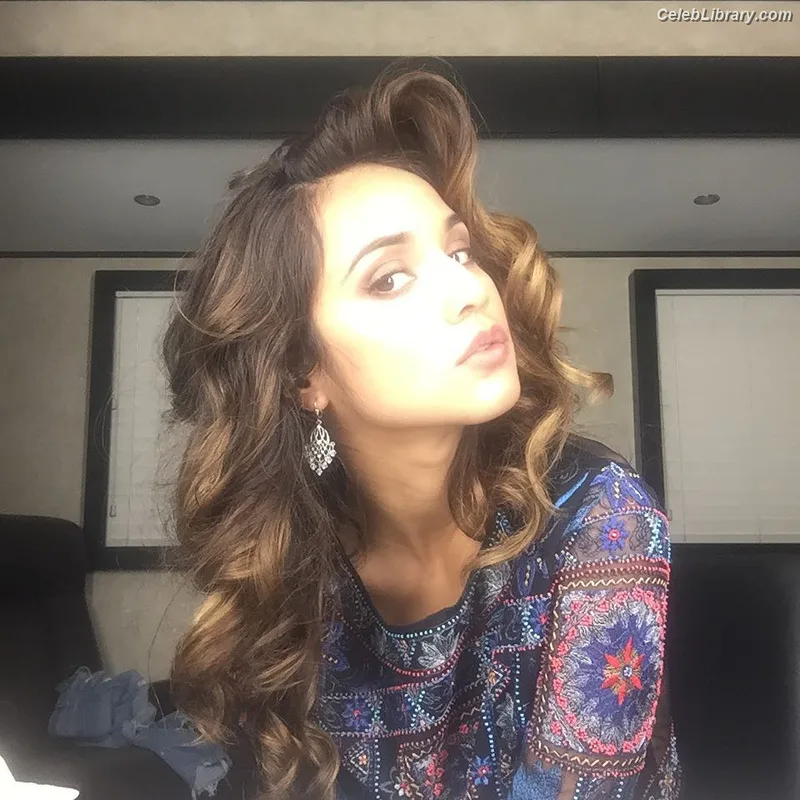 Summer Bishil photo 20 of 153