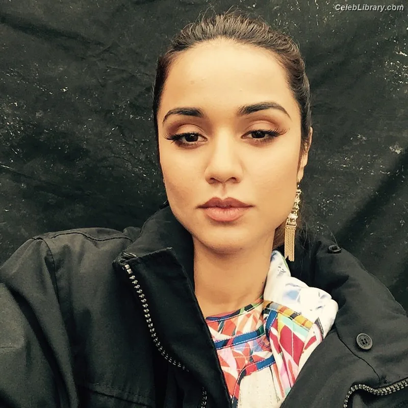 Summer Bishil photo 21 of 153