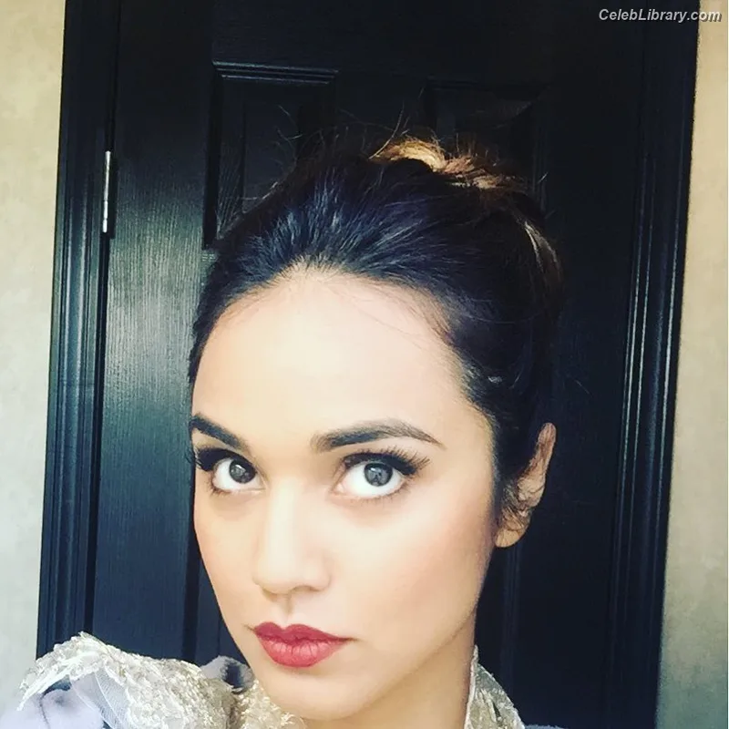 Summer Bishil photo 24 of 153