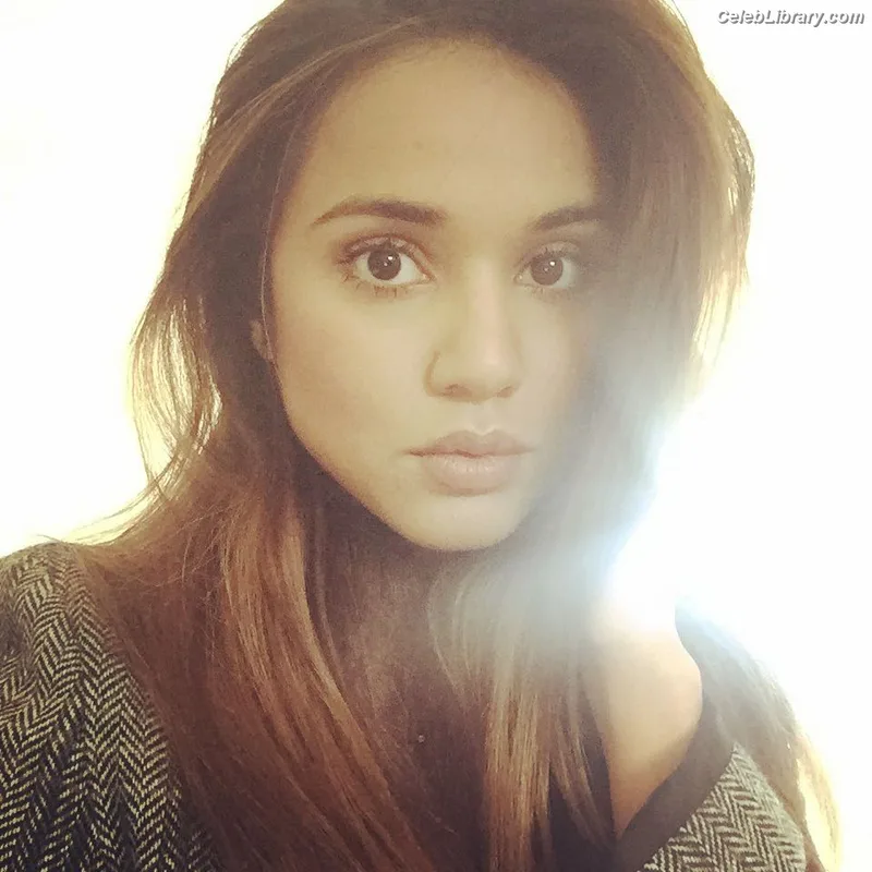Summer Bishil photo 1 of 153