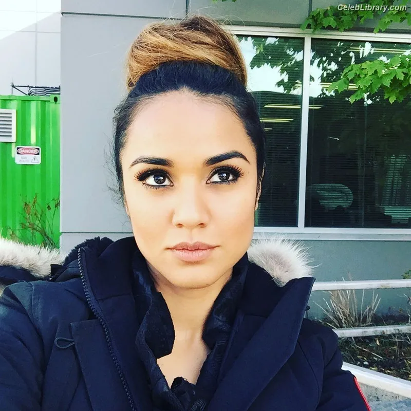Summer Bishil photo 7 of 153