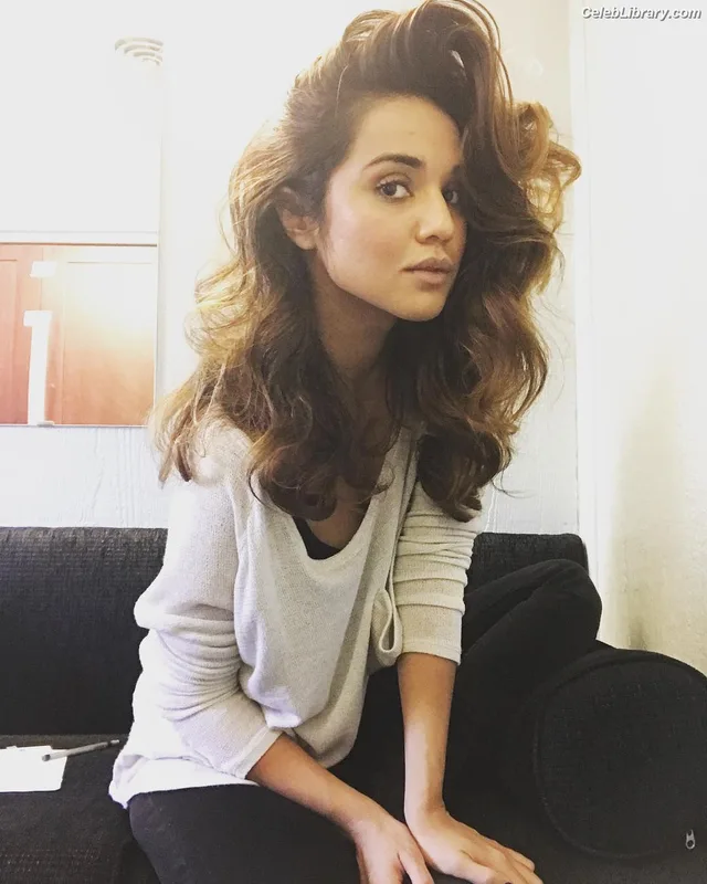 Summer Bishil photo 8 of 153