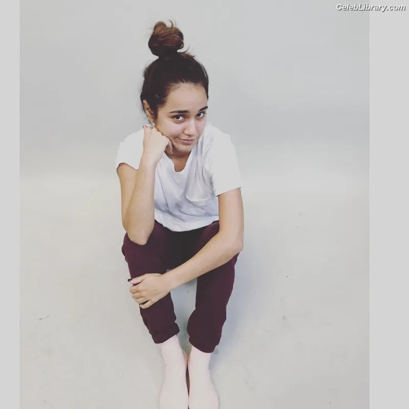 Summer Bishil photo 13 of 153