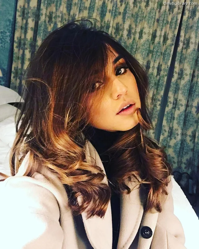 Summer Bishil photo 21 of 153