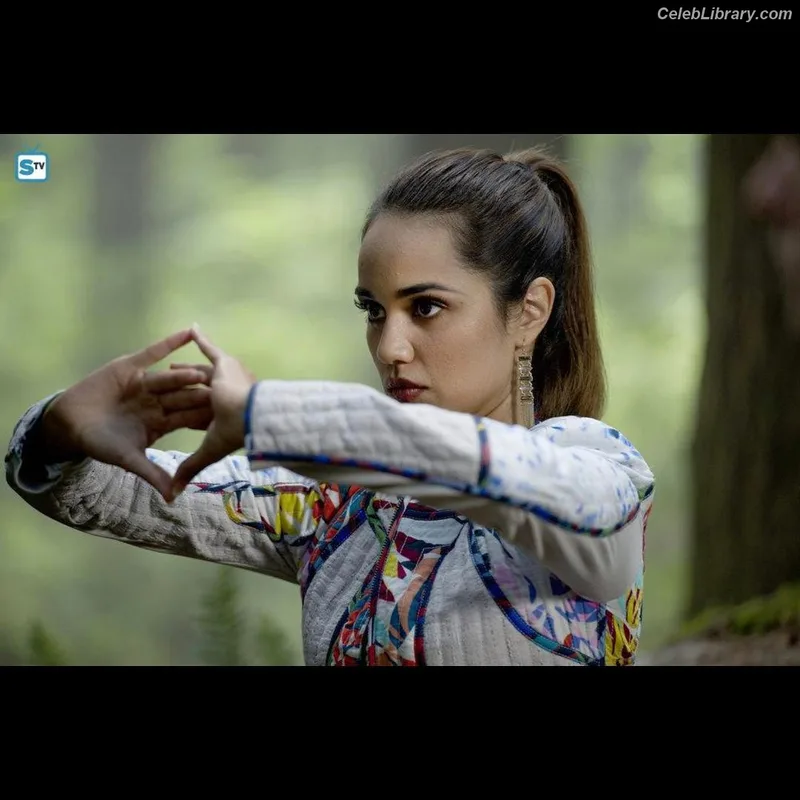 Summer Bishil photo 23 of 153