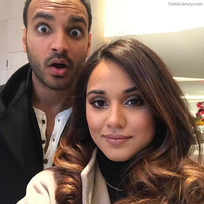 Summer Bishil photo 1 of 153