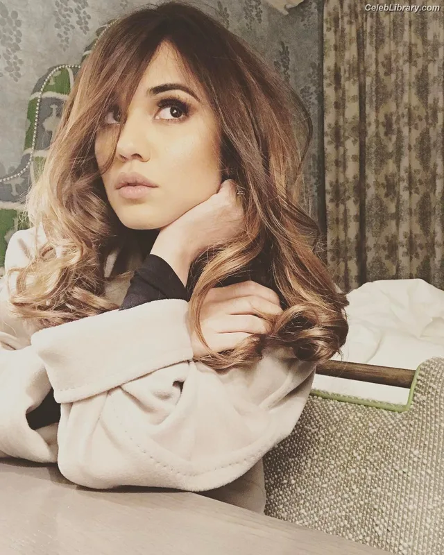 Summer Bishil photo 5 of 153