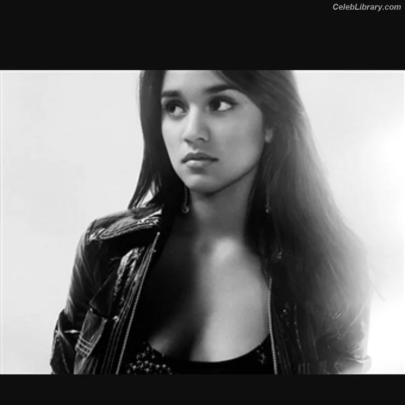 Summer Bishil photo 6 of 153